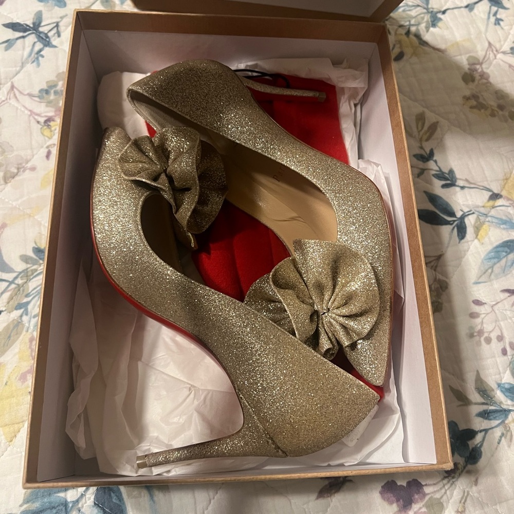 Christian Louboutin gold dresses shoe. - Picture 8 of 9